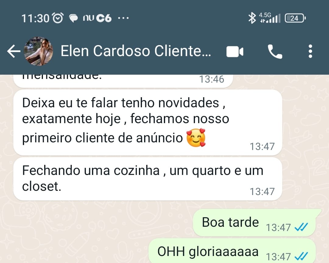 Elen Cardoso comemorando o primeiro cliente de anúncio