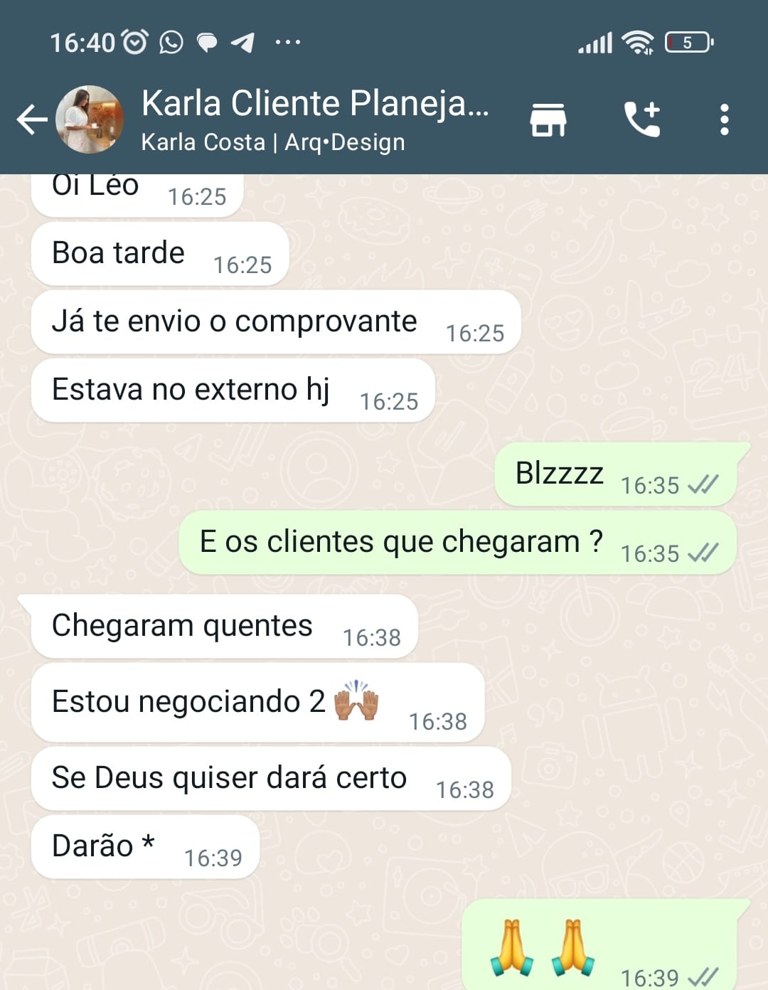 Karla Costa dizendo que os leads chegaram quentes