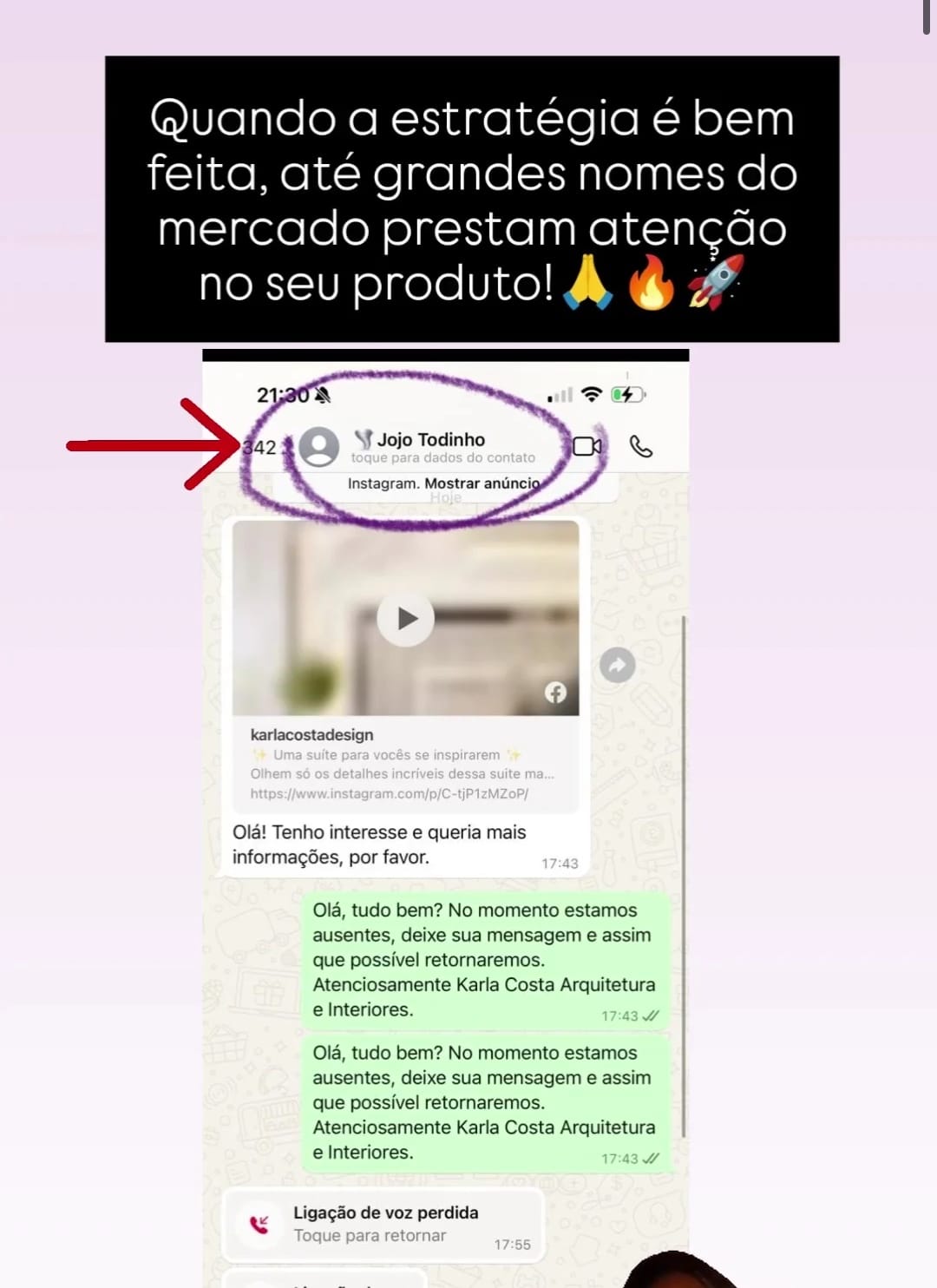 Karla Costa comemorando a meta de março batida